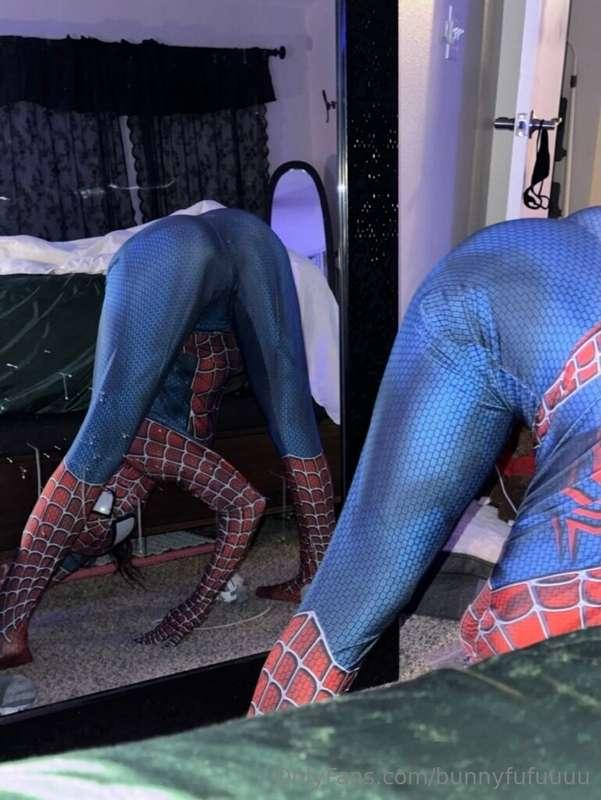 i didnt know spiderman could do this... 🤣