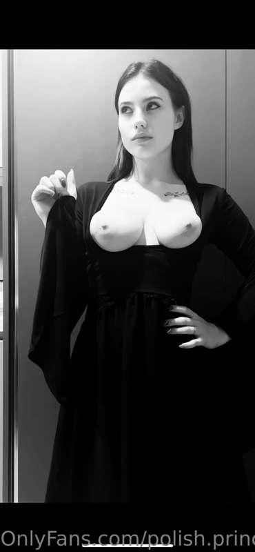 May I introduce you to Whoreticia 😉🖤