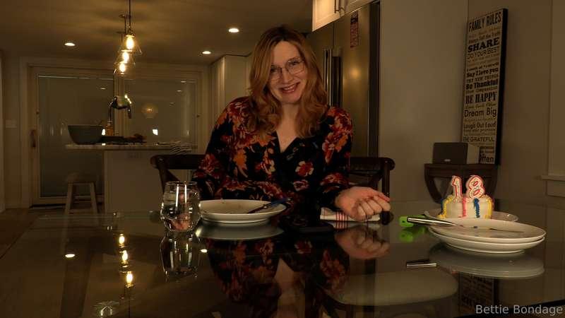 bettie_bondage image #0