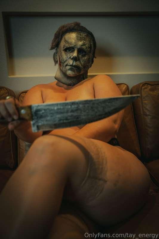 She strikes again. 
 (trigger warning: fake prop 🔪)