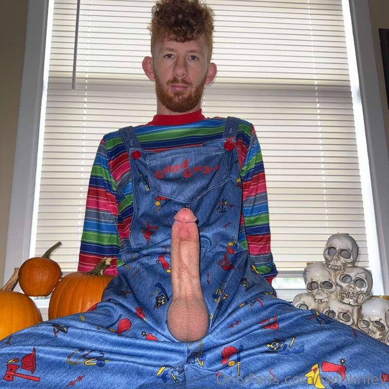 Who knew Chucky was this hung🤫🤫
