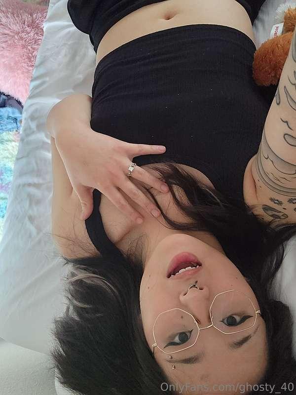 Say yes if you'd lay down with me and have some casual fun😈