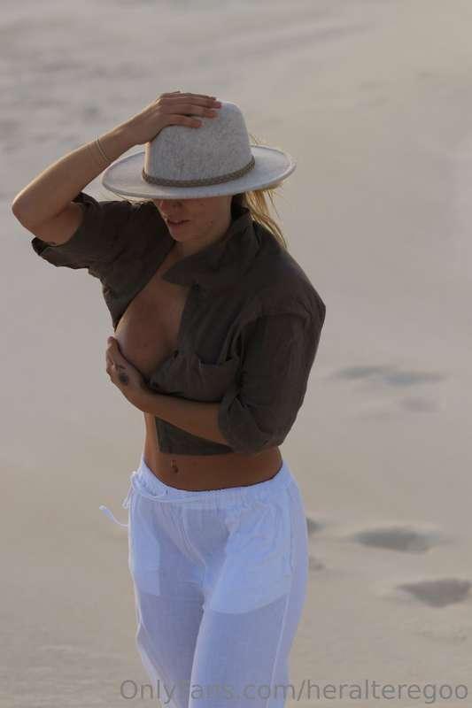 😋 Could barely keep my hat on and my tits out!