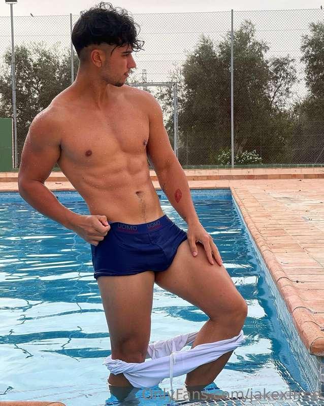 Pool day 🏊‍♂️