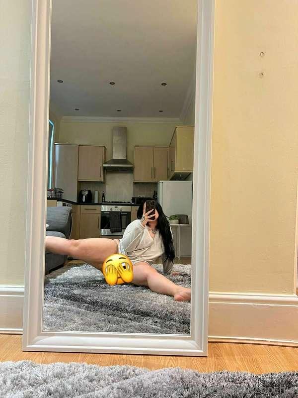 Hi daddy, message me if you want to see this fat as twerking..