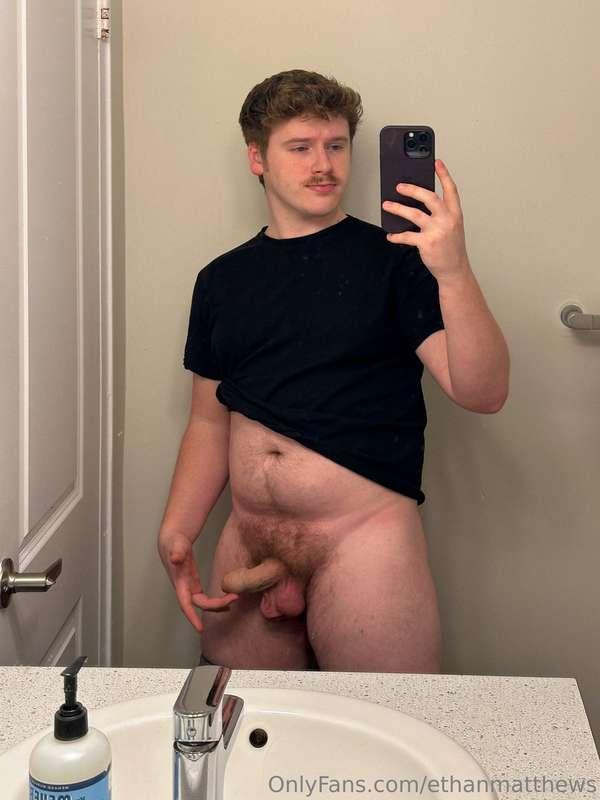 Thick uncut cock, low-hangers and a fat hockey butt 🍁🍆🏒💪