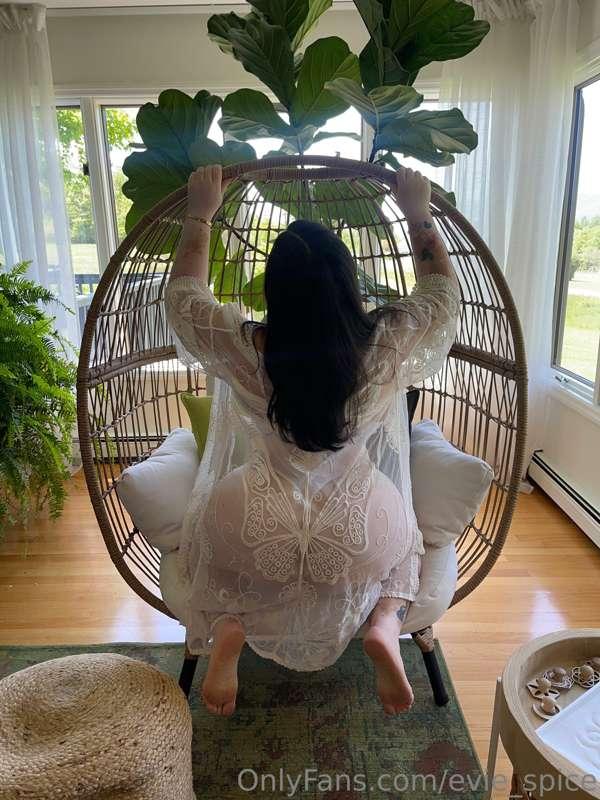 Come Grab me by my waist baby 😈