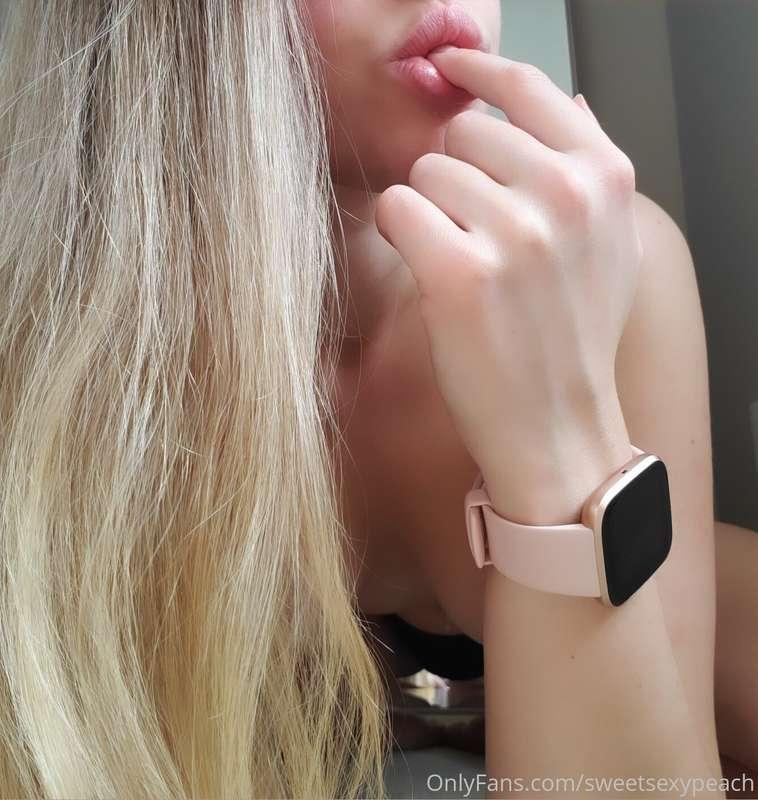 Can you give me something to suck? Please and thank you! 😏