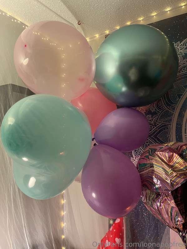 The new balloons I blew up on live 😊 so pretty