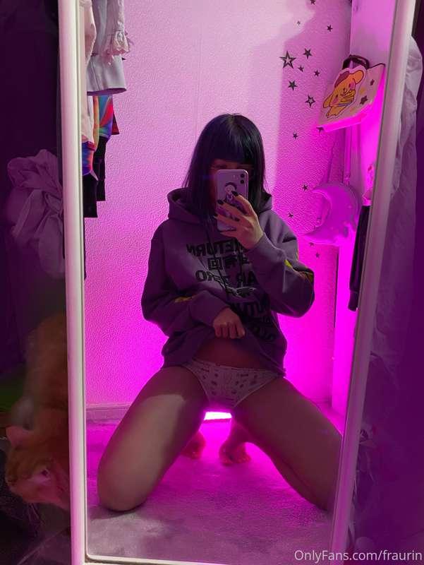 Cute panties or sexy panties? I am a person who loves both!
..