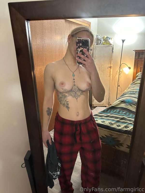 Tits to cure your Monday blues🍒💕