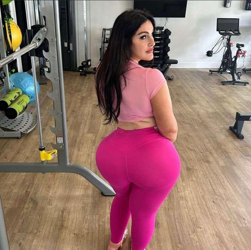 Wake up, work out, and look hot!🥵