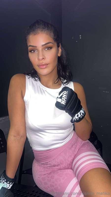 Who dares to enter the ring with me?😳🥊