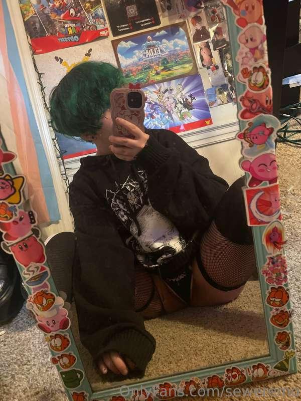 swipe for a lil peek :3
