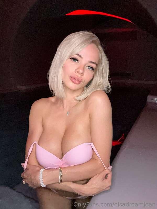 🌸 It’s Titty Tuesdayyyyy 🌸 Tip $5 and let’s celebrate these ..