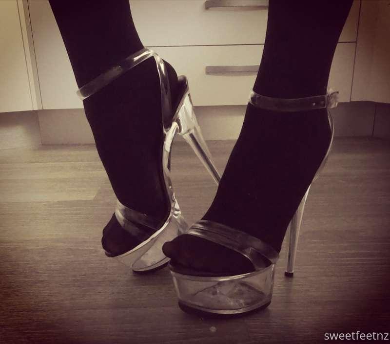 There's just something about these heels that feel so sexy 👌..