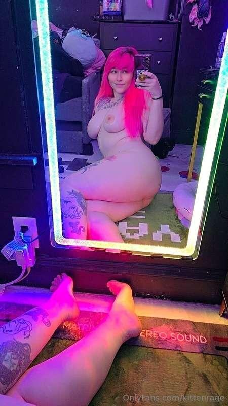 Rolling around on my floor naked again 🥴