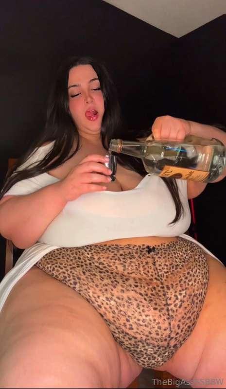 Mood all weekend. Who wants to help get me shit faced 😇