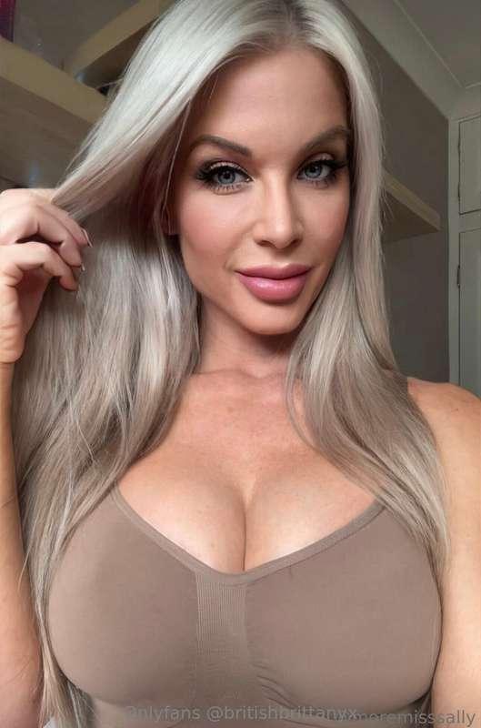 Good morning my handsome babes 😘💋 xxx