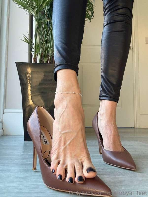 bornroyal_feet image #4