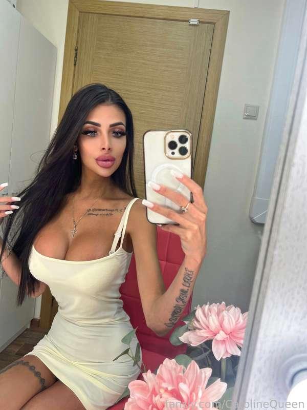 carolinequeen image #0