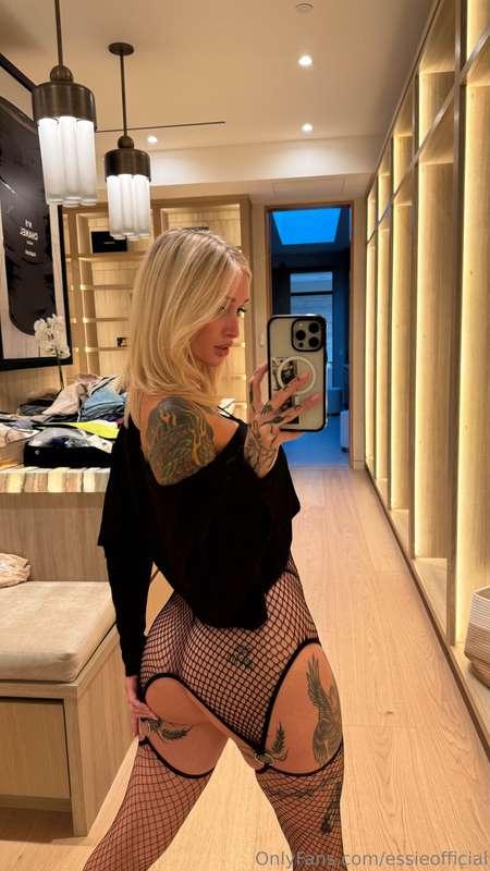 Ready to see this juicy ass ride you all night? 🍑🥰