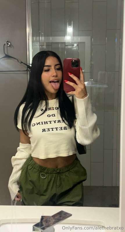 This is my fav shirt hehe do u agree with what it says? 😇😘