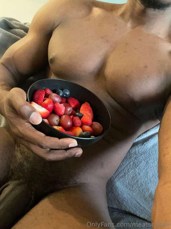 This is how I keep my nut tasting nice and sweet… 🤌🏾  🍇🍓🫐  W..