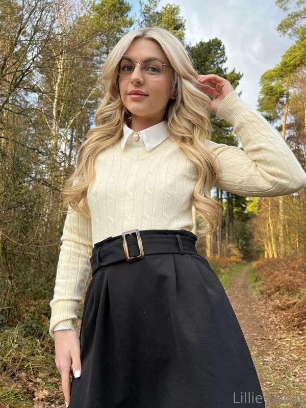 Would you fuck me out in the Forest? 👀

Swipe to Spin me aro..