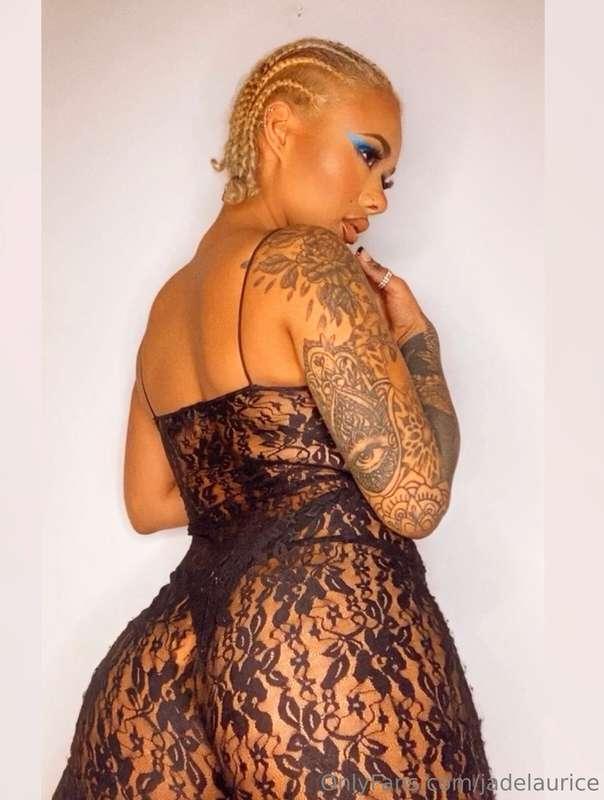 You should open my messages to see more 🍑 