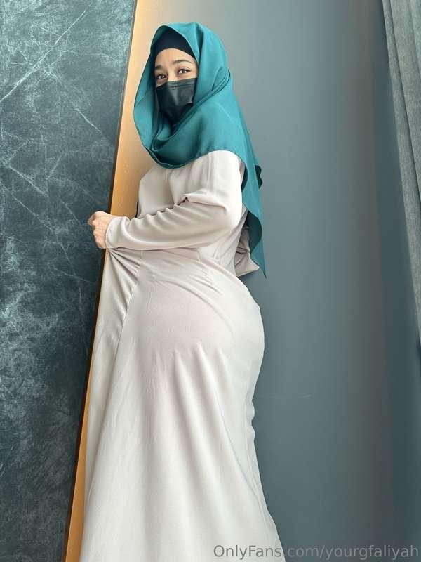do you like the way this dress hugs my curves? 💋