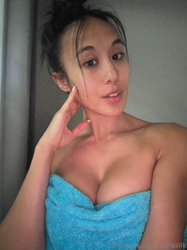 Tip up and the towel goes down... 💦