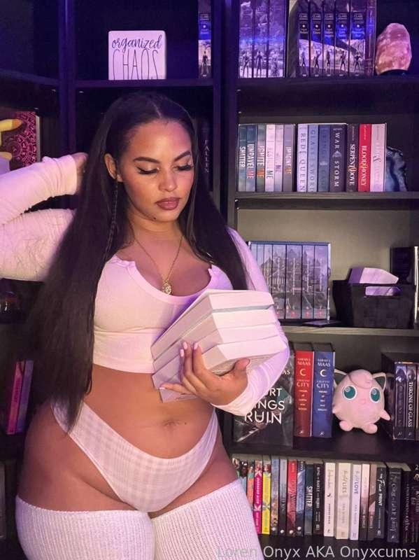 i seem to be stacked up…
you thought i was talking about books? 😏

✎ #nerdy #ebony #cute #pokemon #exotic #bigass #gamer #reader #brunette #fyp 