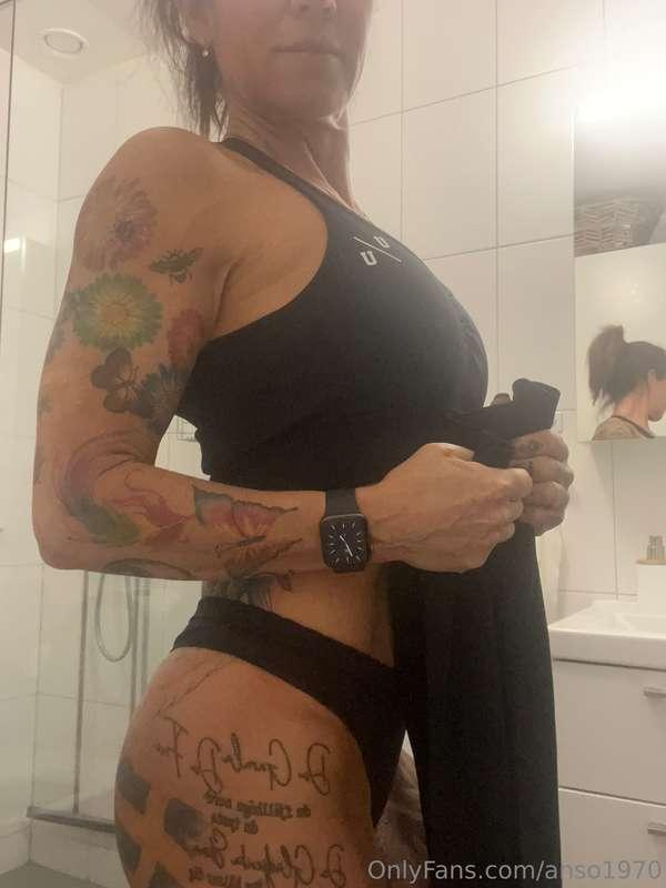 Innan gymmet i morse och PÅ gymmet en stund senare :)

Idag ..