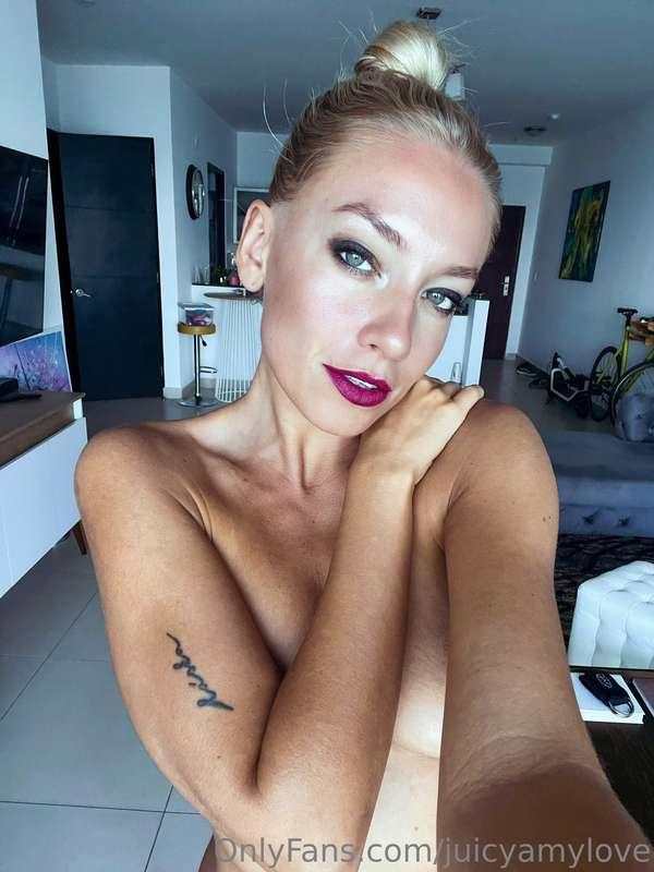What will you do with this woman's lips?💋