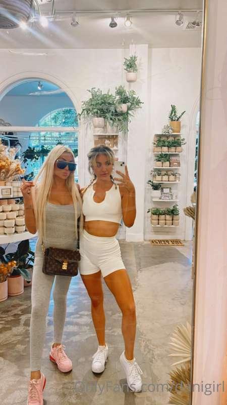 Tuesdays are for shopping 💕🛍👯‍♀️

What are some of your fave..