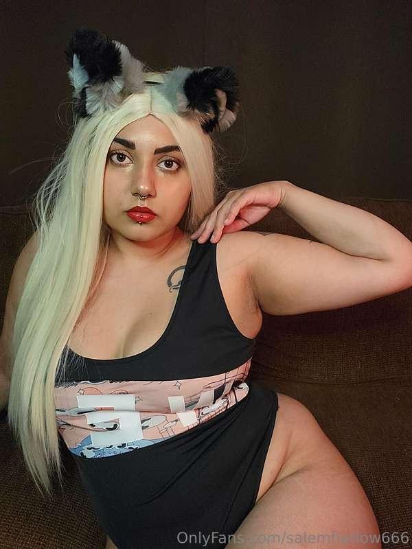 🎵 naughty little kitty go meow 🎵