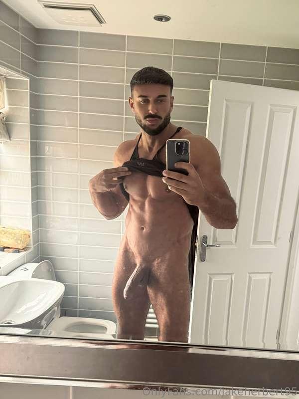 Waking up with that veiny 🍆
