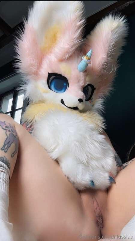 Some cute pussy pics 🤍💕 received my new bad dragons today!! ..