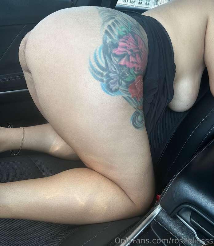 fun fact: i like fucking myself in the car..