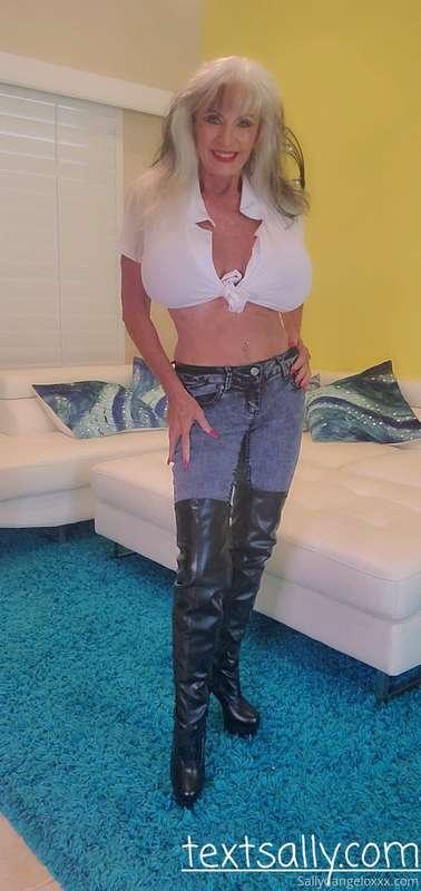 Howdy ya'll wishing you a great day getting ready go shoot t..