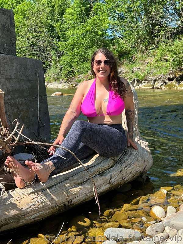 First day by the river☀️ Should I take the top off?😈
➡️Swipe..