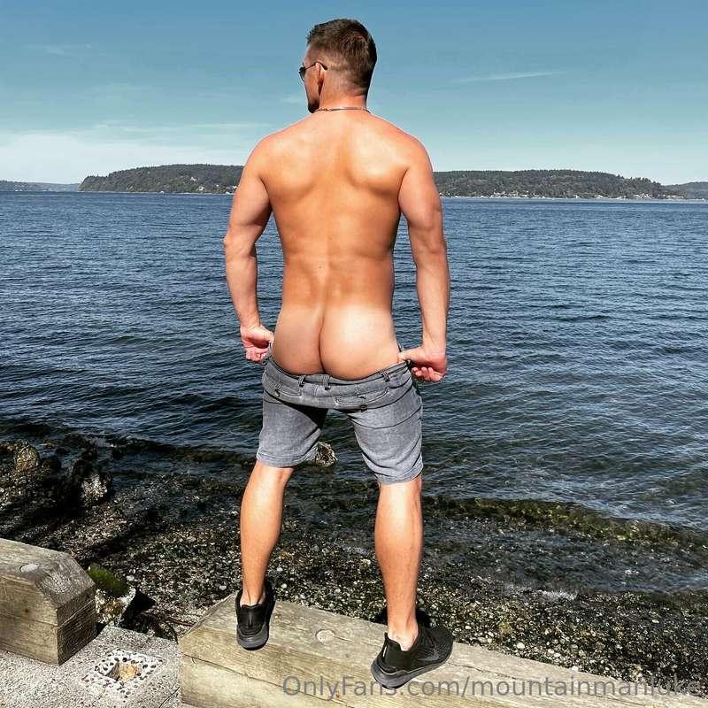 Who wants to open my 🍑 up? 😏😈🥵