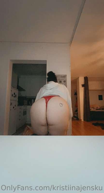 Piiskaa tuhmalle tytölle?🍑🤚