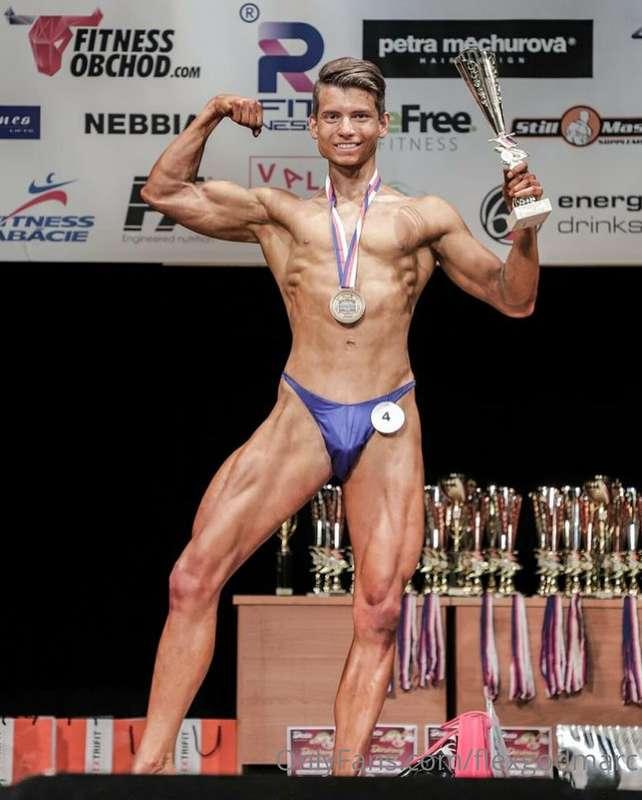 3years different and +10kg of muscles