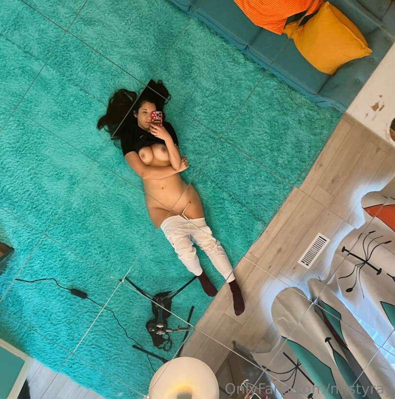 Wishing you were laying naked beside me 💗
