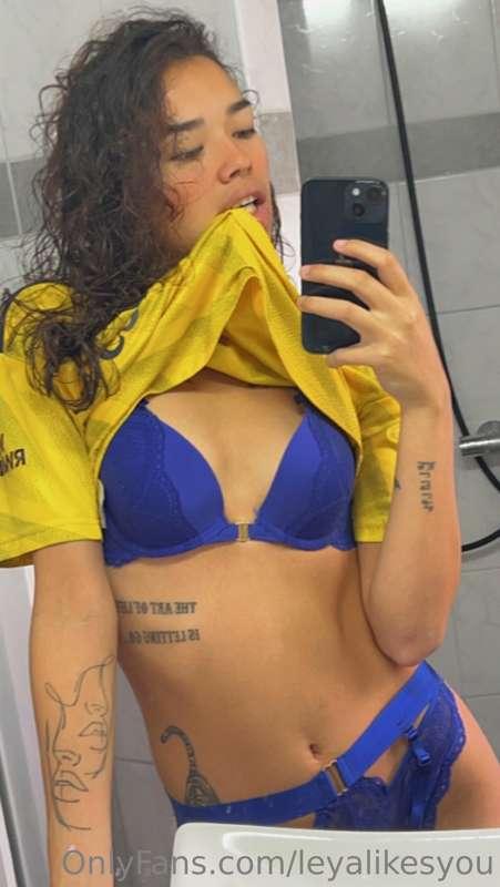 today I go to train with a lingerie under my soccer jersey 😈