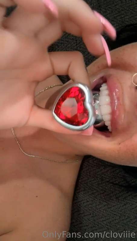 Who wants to see me sucking, moaning and gagging on a dildo ..