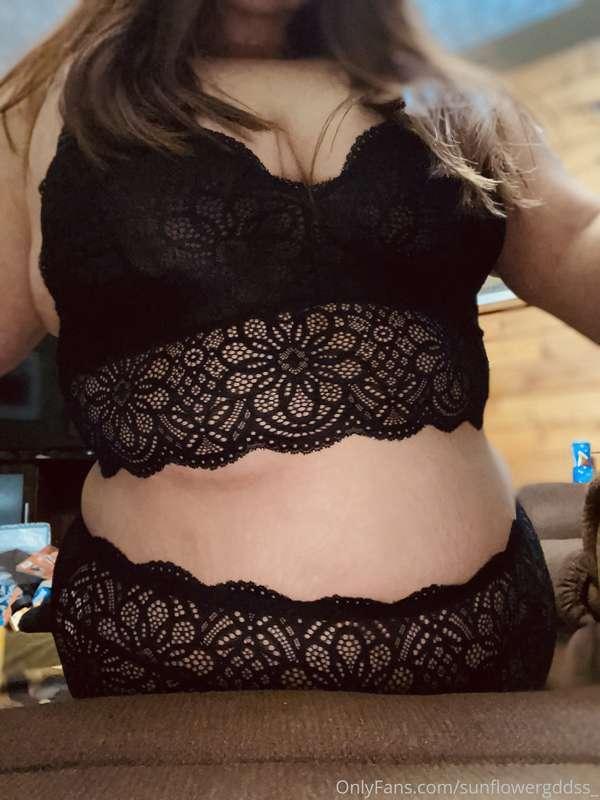 Do you like my lingerie set? 🥺