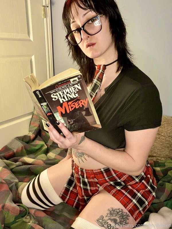 i got caught reading my book 🥵❤️‍🔥 

i get a bit excited 😜💋